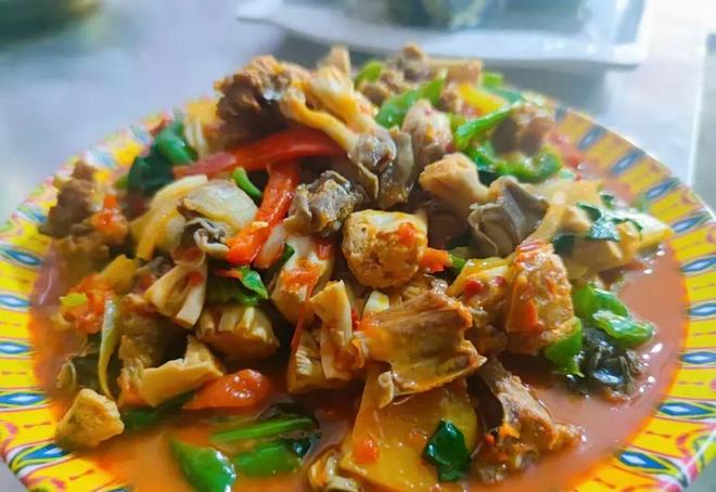 人都没吃过的美食;巴楚蘑菇拌面！PG电子麻将胡了299%的新疆(图3)