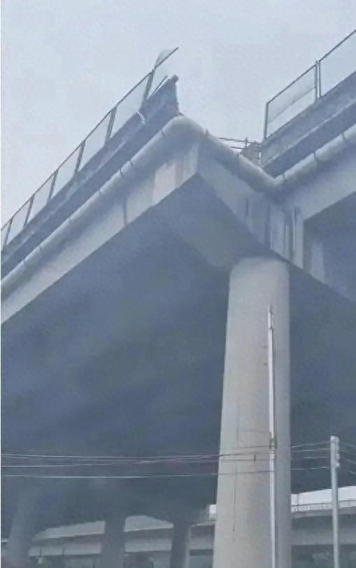 桥遇难者身份披露！死者家属：已处理完毕PG电子麻将胡了2最新！东莞小车高架坠(图2)