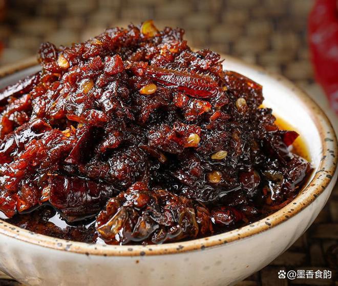 产蚂蚱酱：舌尖上的野趣与乡愁PG电子麻将胡了2试玩山东特(图4)